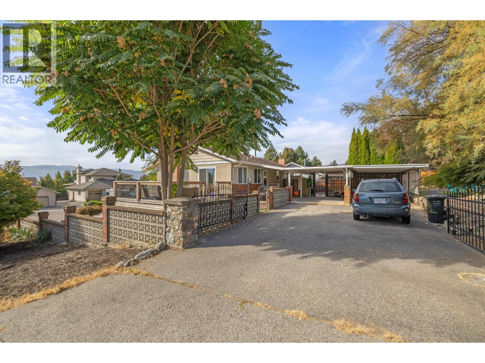 Picture for 1390 Mountain  Avenue https://www.cirrealty.ca/reb/bc/4/10365174_35.jpg