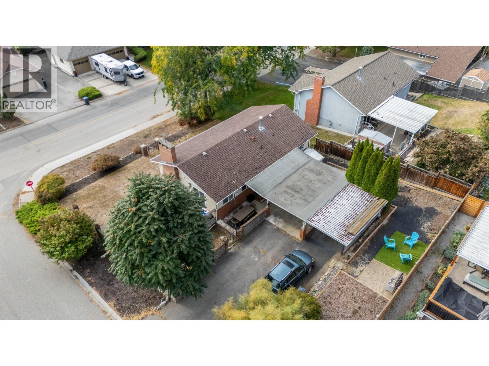 Picture for 1390 Mountain  Avenue https://www.cirrealty.ca/reb/bc/4/10365174_38.jpg