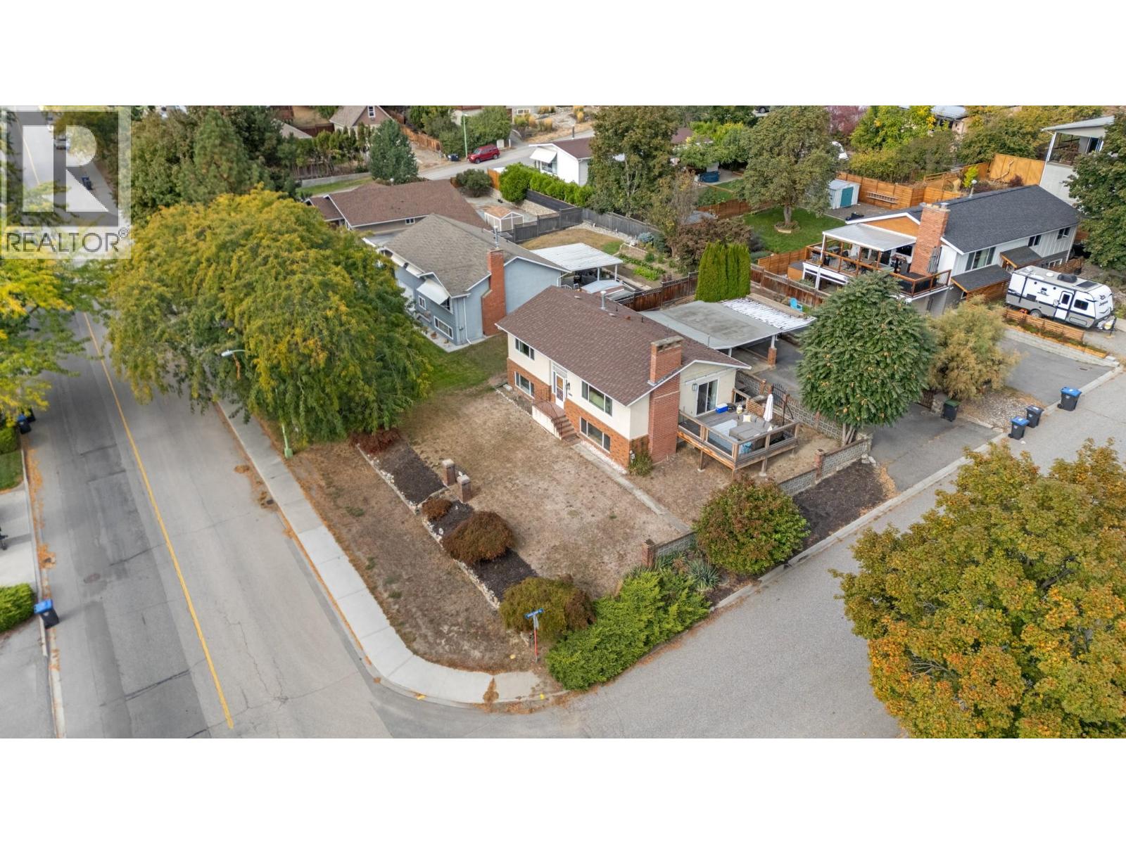 Picture for 1390 Mountain  Avenue https://www.cirrealty.ca/reb/bc/4/10365174_39.jpg