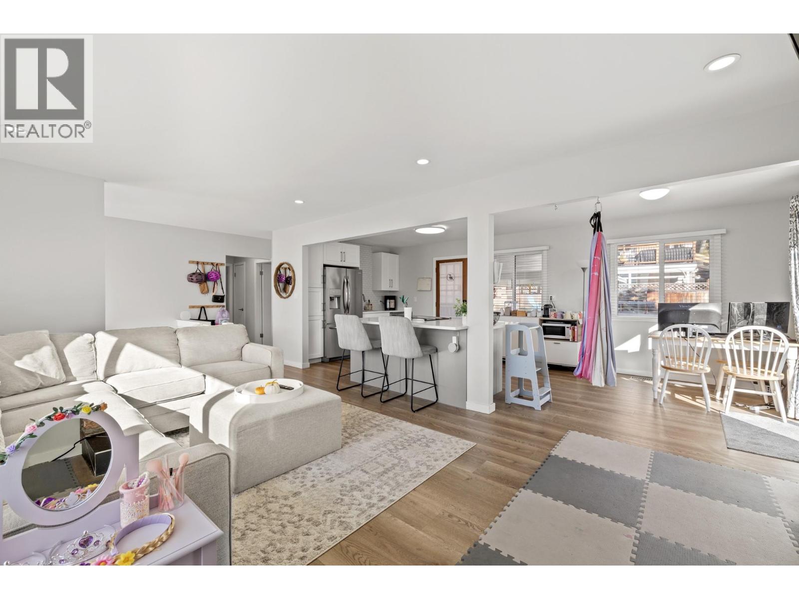 Picture for 1390 Mountain  Avenue