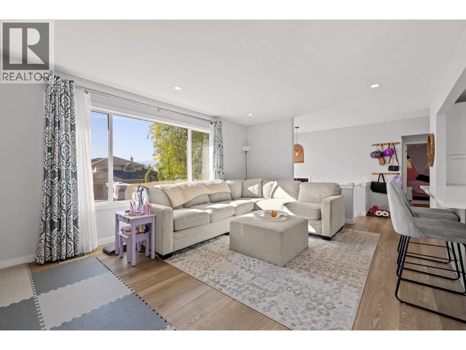 Picture for 1390 Mountain  Avenue