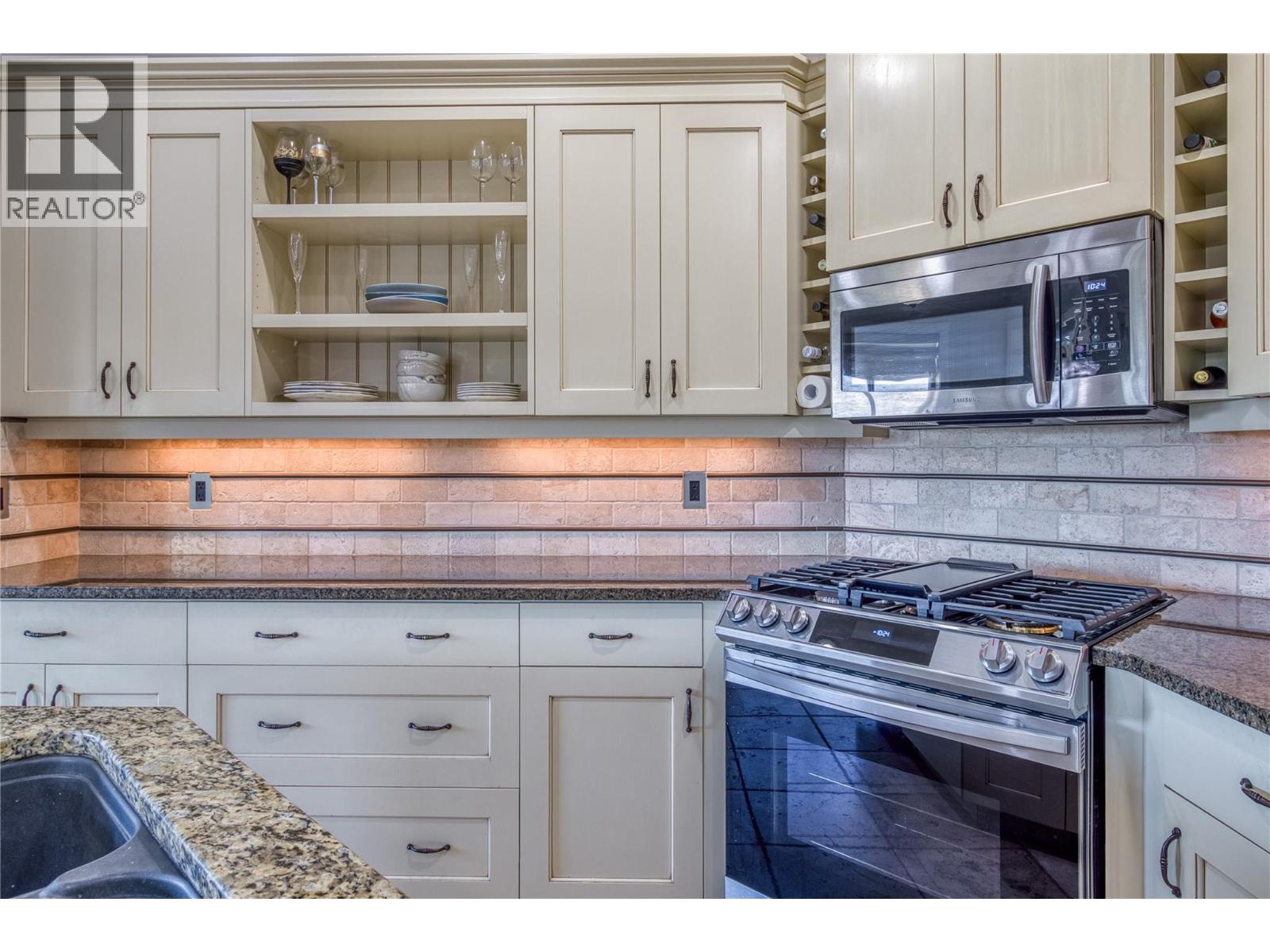 Picture for 1084 Hume  Avenue https://www.cirrealty.ca/reb/bc/4/10365394_10.jpg
