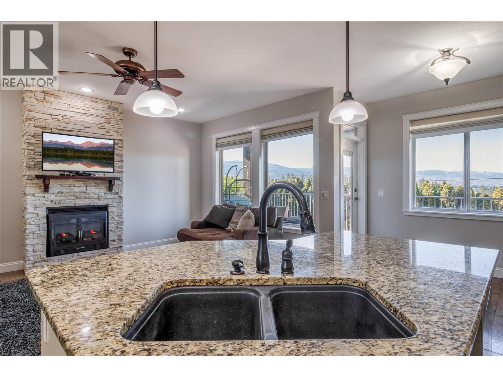 Picture for 1084 Hume  Avenue https://www.cirrealty.ca/reb/bc/4/10365394_11.jpg