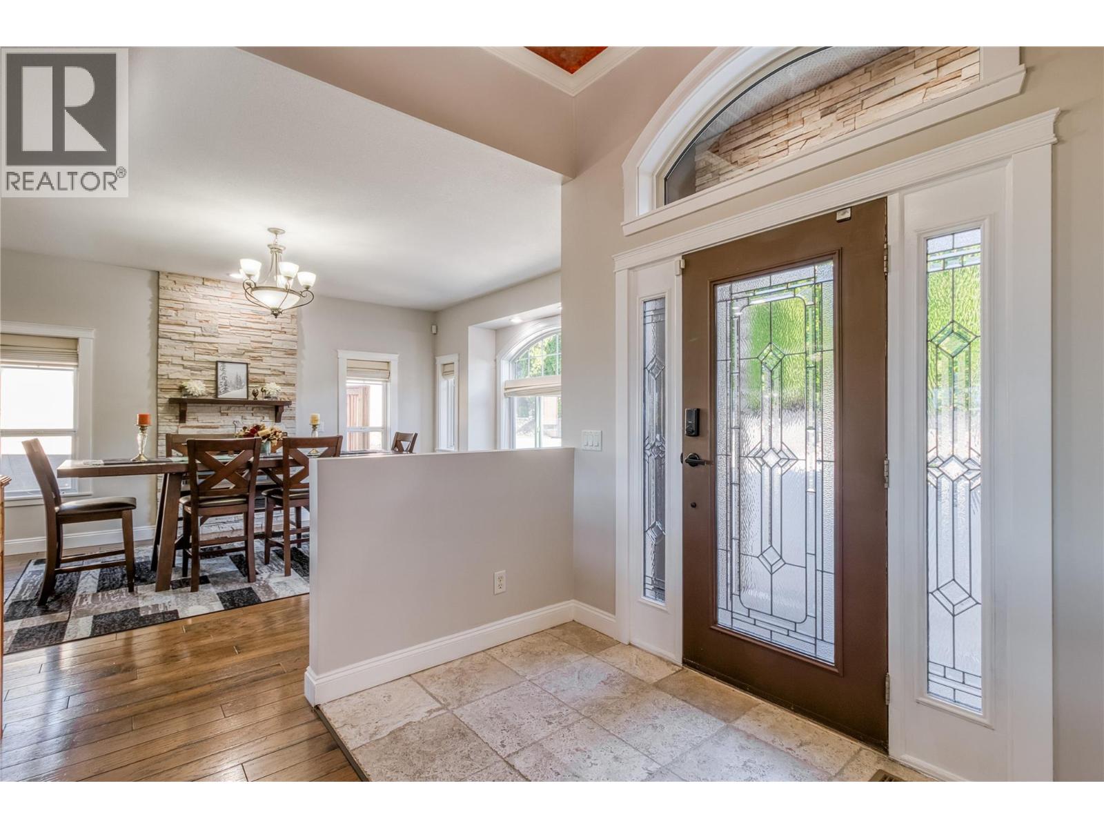 Picture for 1084 Hume  Avenue https://www.cirrealty.ca/reb/bc/4/10365394_12.jpg