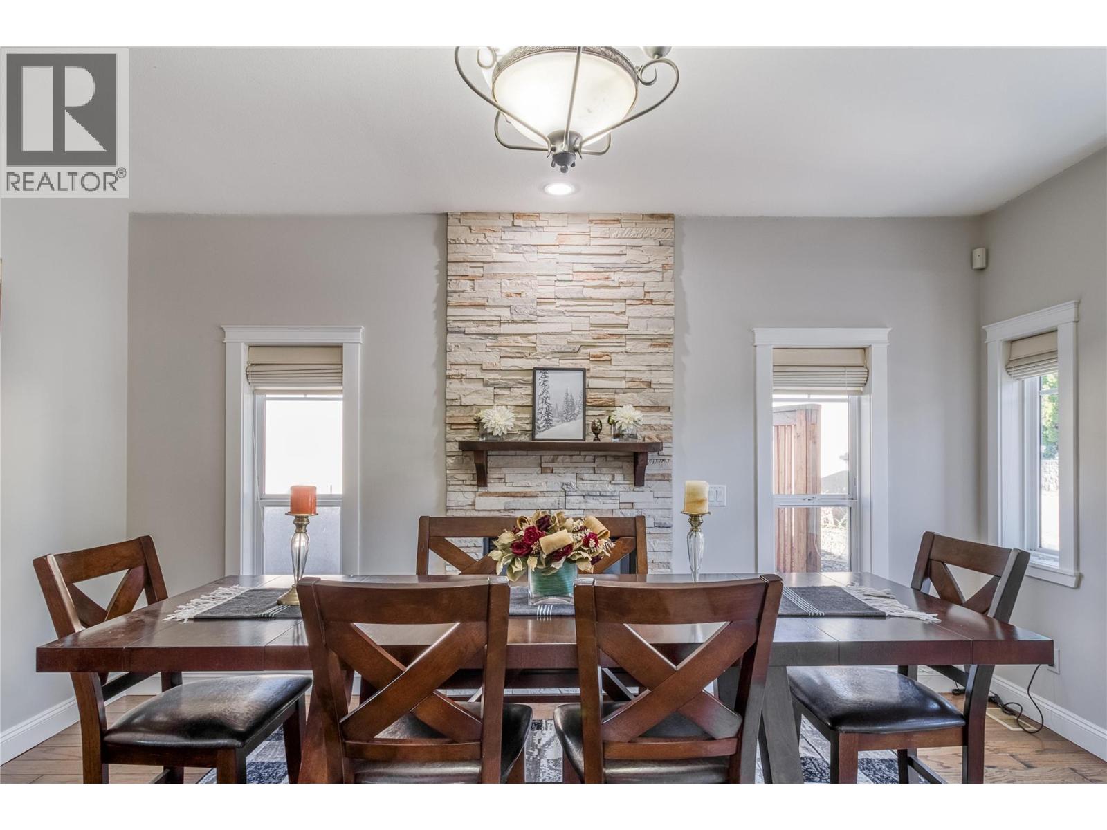 Picture for 1084 Hume  Avenue https://www.cirrealty.ca/reb/bc/4/10365394_14.jpg
