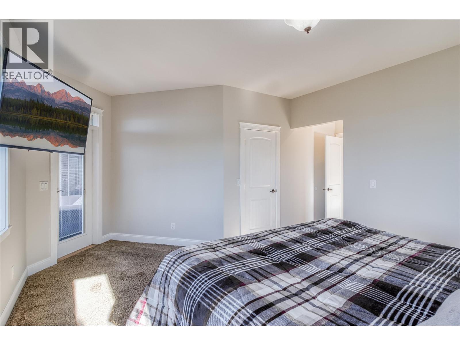 Picture for 1084 Hume  Avenue https://www.cirrealty.ca/reb/bc/4/10365394_18.jpg
