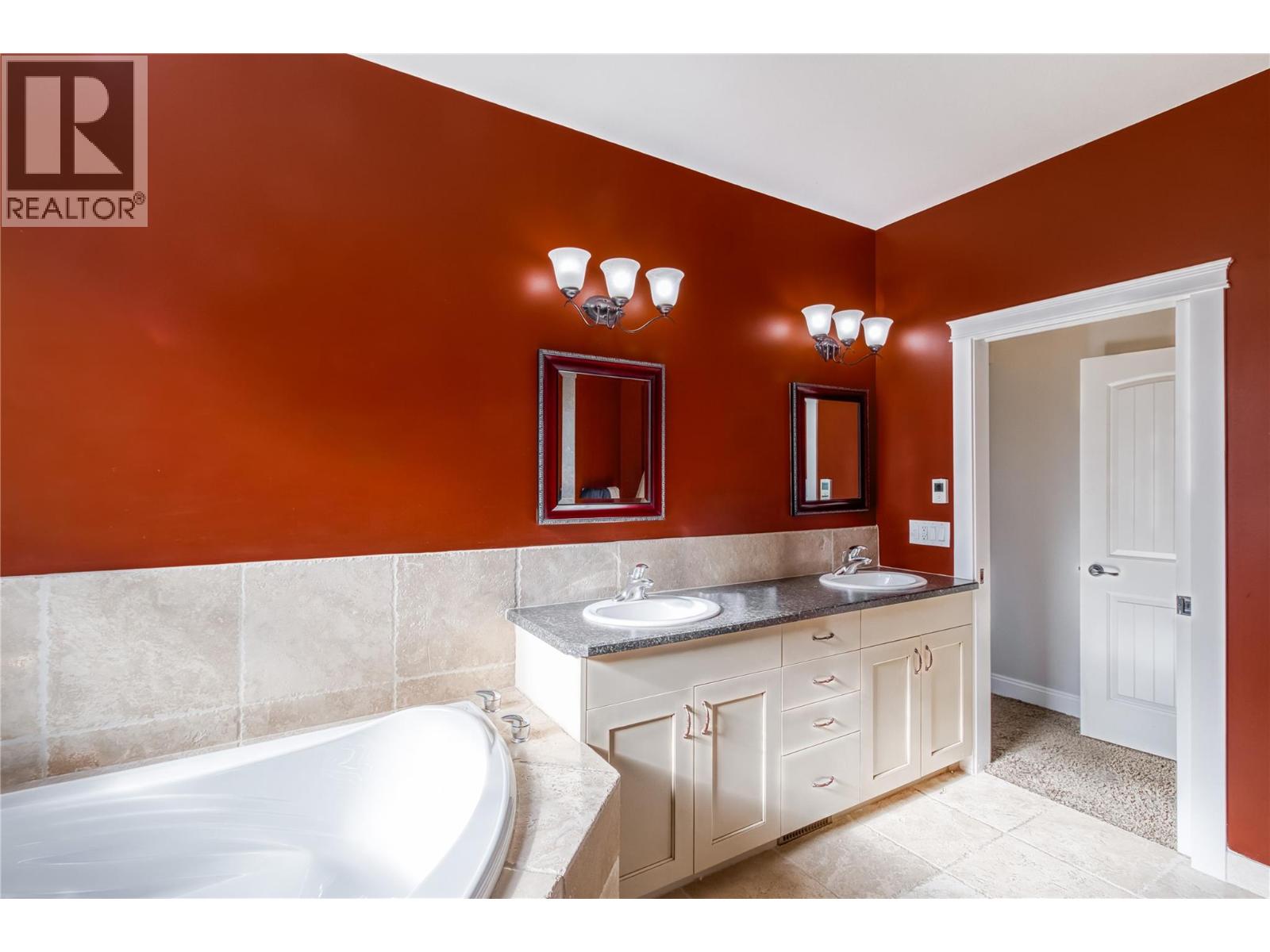 Picture for 1084 Hume  Avenue https://www.cirrealty.ca/reb/bc/4/10365394_20.jpg