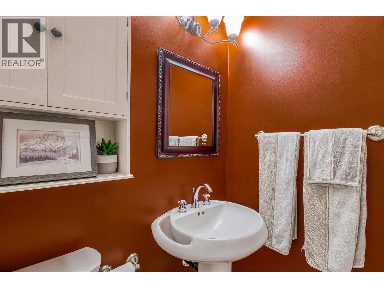 Picture for 1084 Hume  Avenue https://www.cirrealty.ca/reb/bc/4/10365394_25.jpg