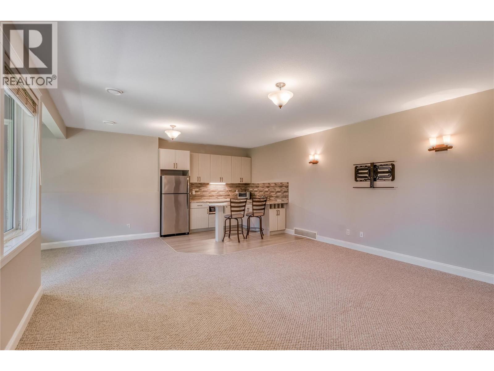 Picture for 1084 Hume  Avenue https://www.cirrealty.ca/reb/bc/4/10365394_32.jpg