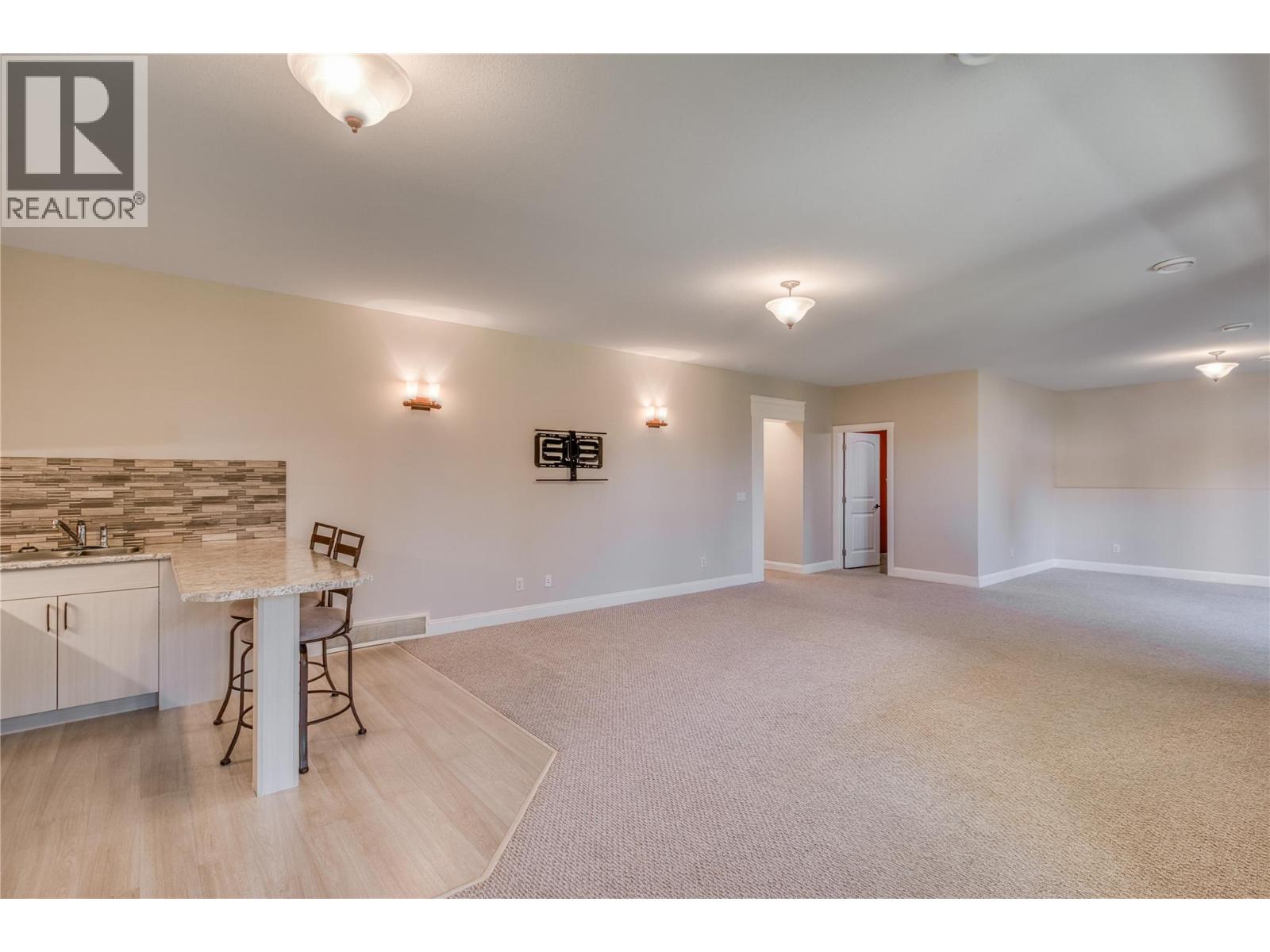 Picture for 1084 Hume  Avenue https://www.cirrealty.ca/reb/bc/4/10365394_33.jpg