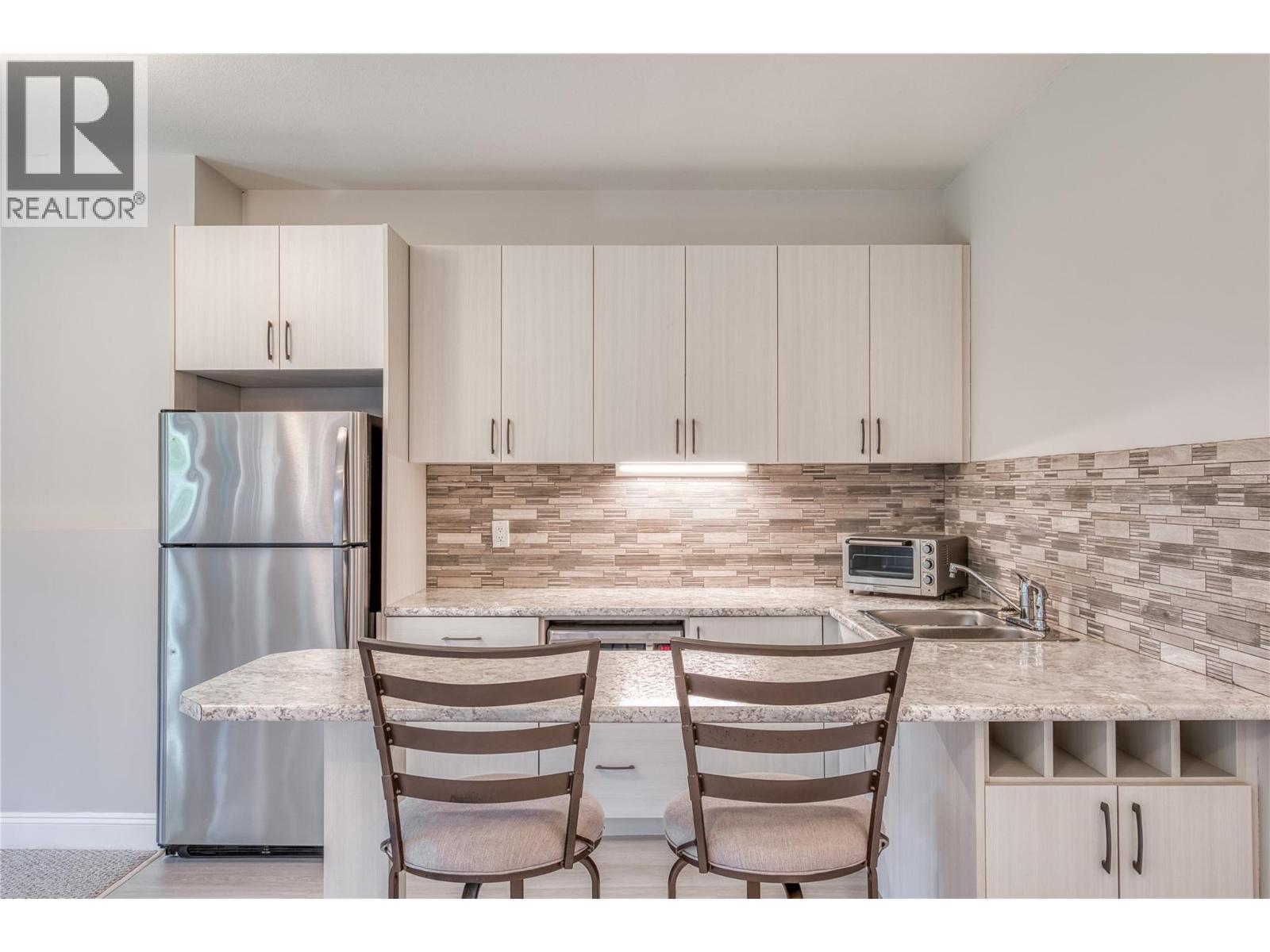 Picture for 1084 Hume  Avenue https://www.cirrealty.ca/reb/bc/4/10365394_36.jpg
