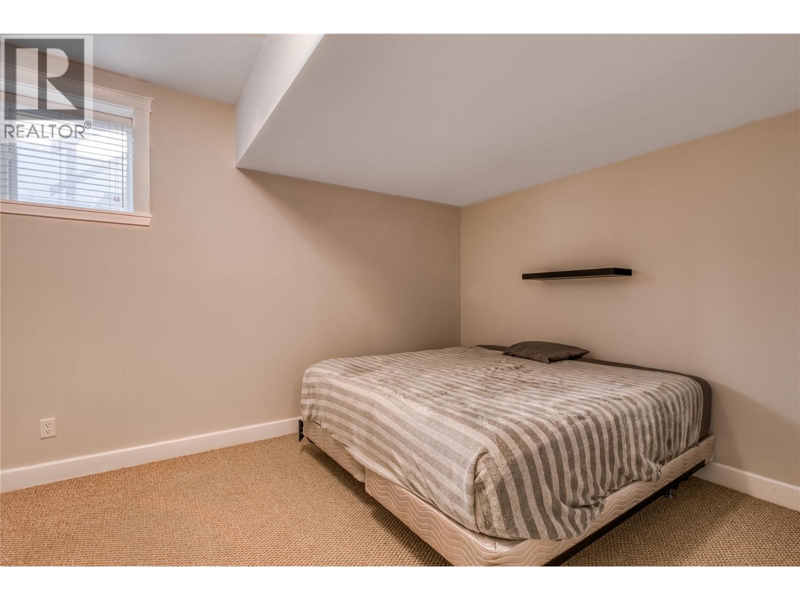 Picture for 1084 Hume  Avenue https://www.cirrealty.ca/reb/bc/4/10365394_37.jpg