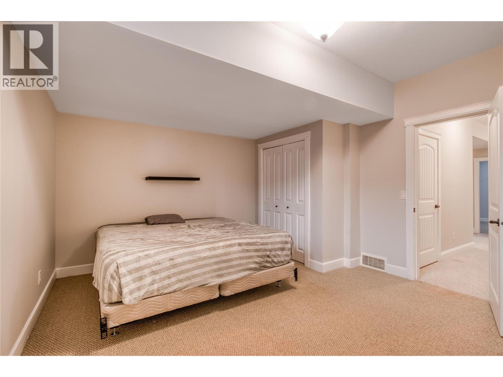 Picture for 1084 Hume  Avenue https://www.cirrealty.ca/reb/bc/4/10365394_38.jpg