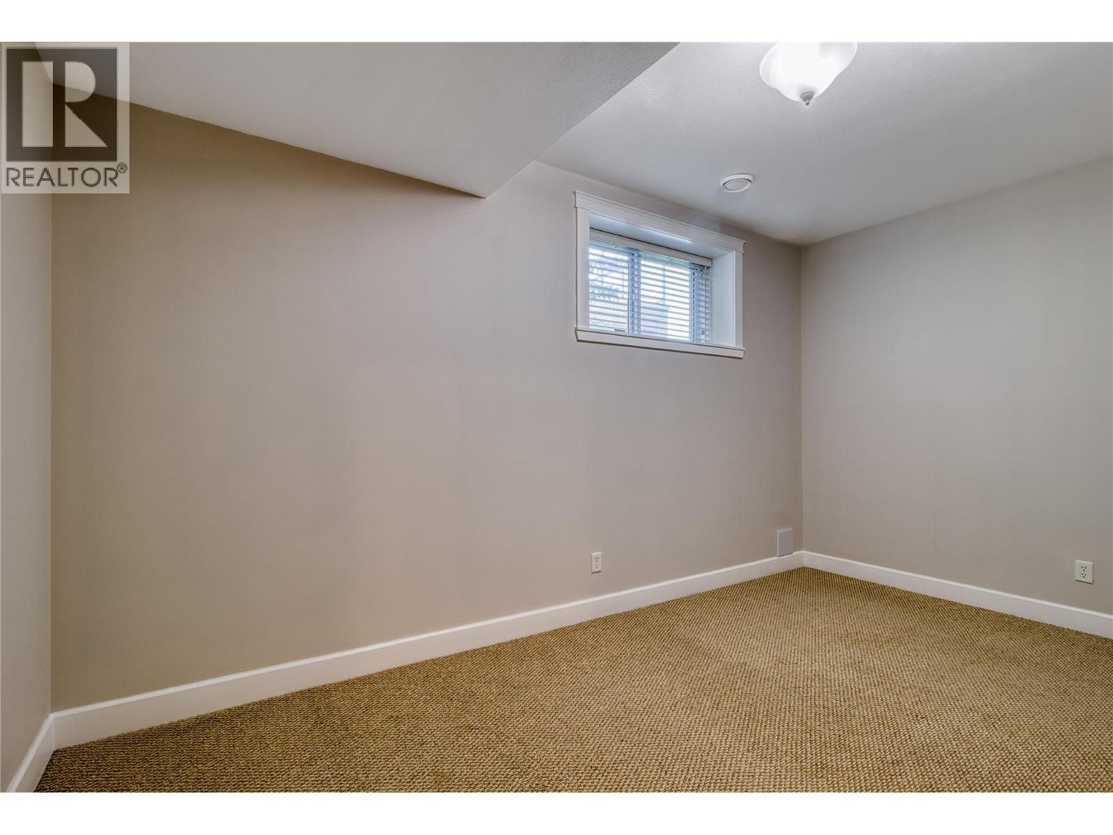 Picture for 1084 Hume  Avenue https://www.cirrealty.ca/reb/bc/4/10365394_39.jpg