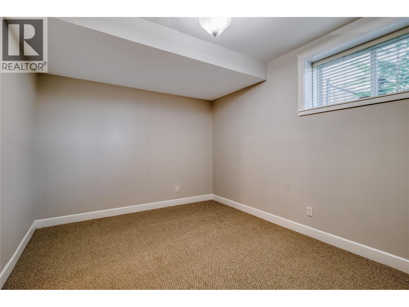 Picture for 1084 Hume  Avenue https://www.cirrealty.ca/reb/bc/4/10365394_40.jpg