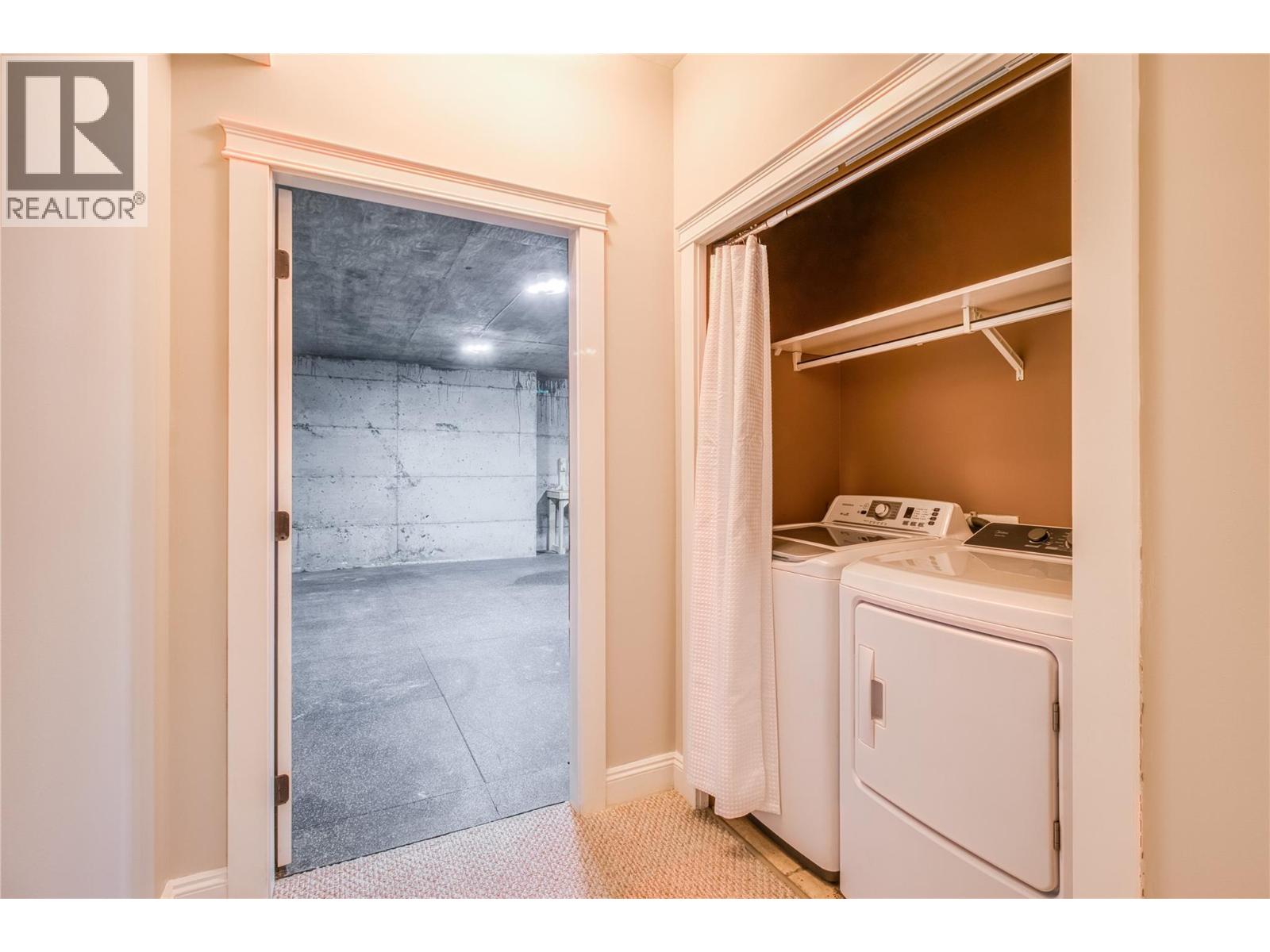 Picture for 1084 Hume  Avenue https://www.cirrealty.ca/reb/bc/4/10365394_44.jpg