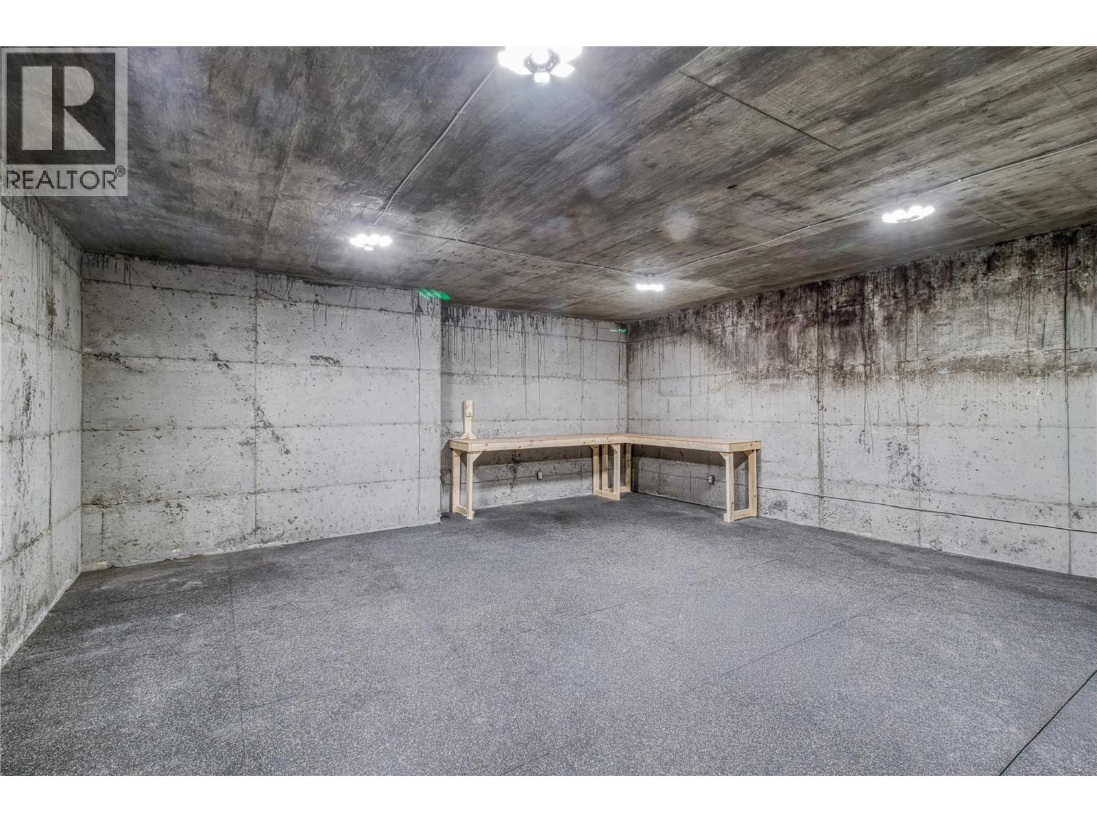 Picture for 1084 Hume  Avenue https://www.cirrealty.ca/reb/bc/4/10365394_45.jpg