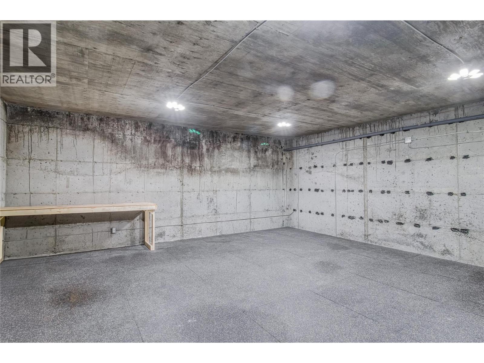 Picture for 1084 Hume  Avenue https://www.cirrealty.ca/reb/bc/4/10365394_46.jpg