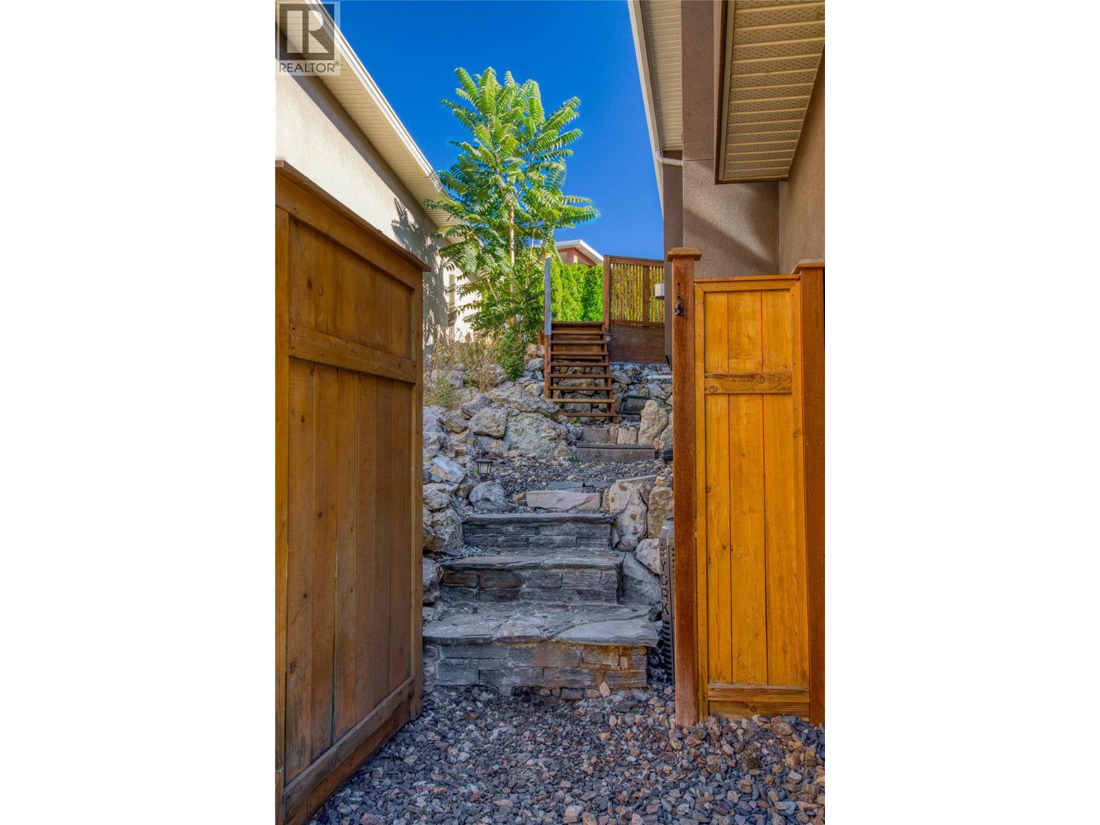 Picture for 1084 Hume  Avenue https://www.cirrealty.ca/reb/bc/4/10365394_54.jpg