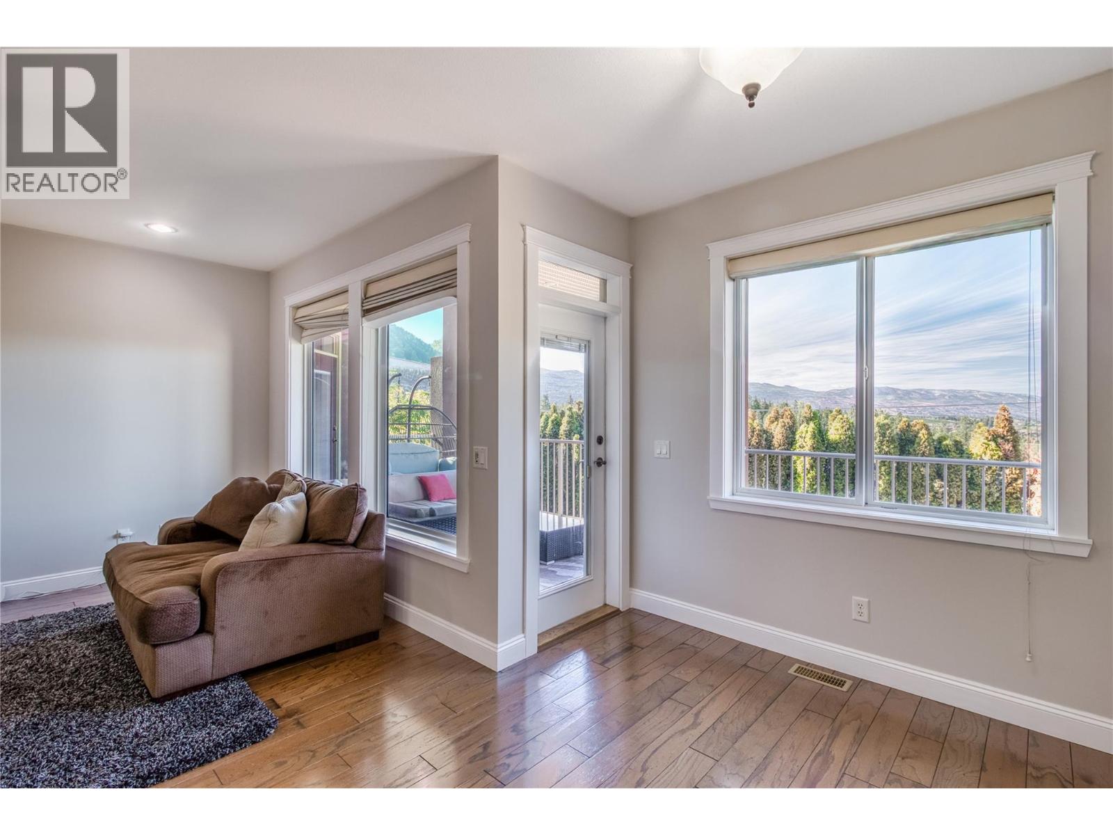Picture for 1084 Hume  Avenue https://www.cirrealty.ca/reb/bc/4/10365394_6.jpg