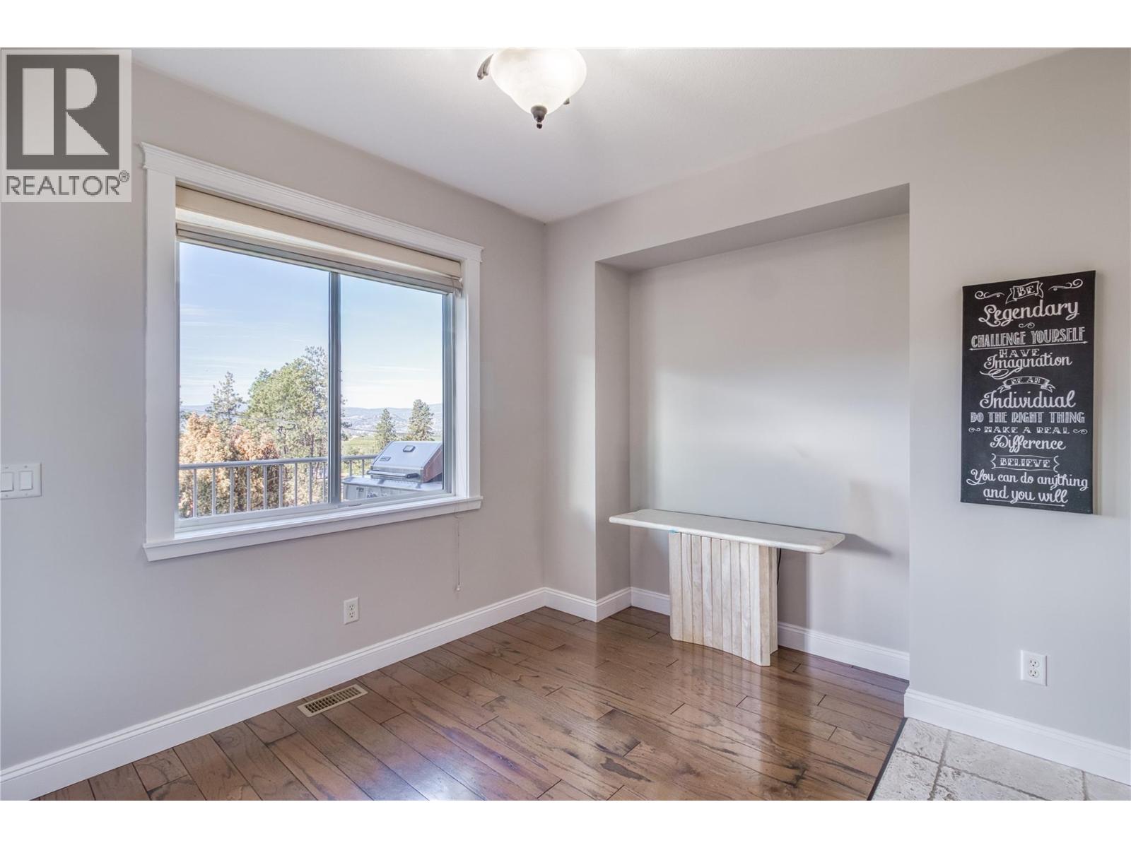 Picture for 1084 Hume  Avenue https://www.cirrealty.ca/reb/bc/4/10365394_7.jpg