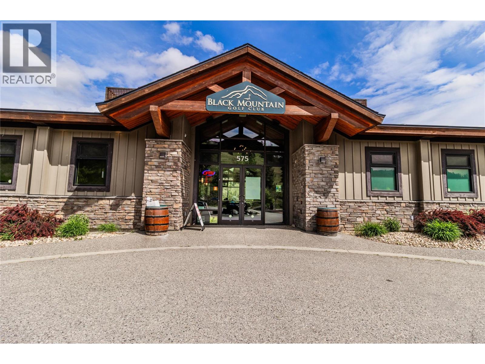 Picture for 1084 Hume  Avenue https://www.cirrealty.ca/reb/bc/4/10365394_71.jpg