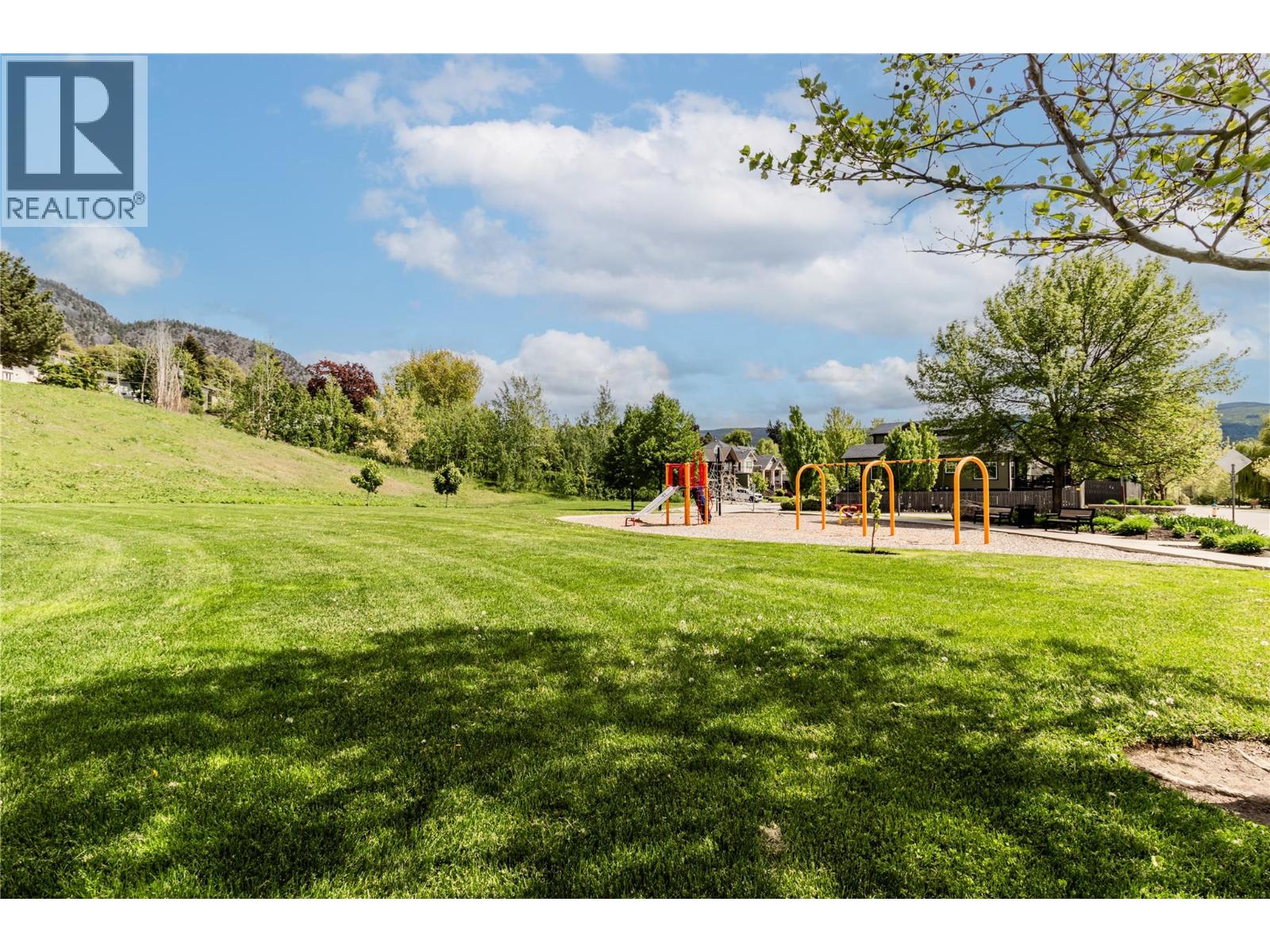 Picture for 1084 Hume  Avenue https://www.cirrealty.ca/reb/bc/4/10365394_77.jpg