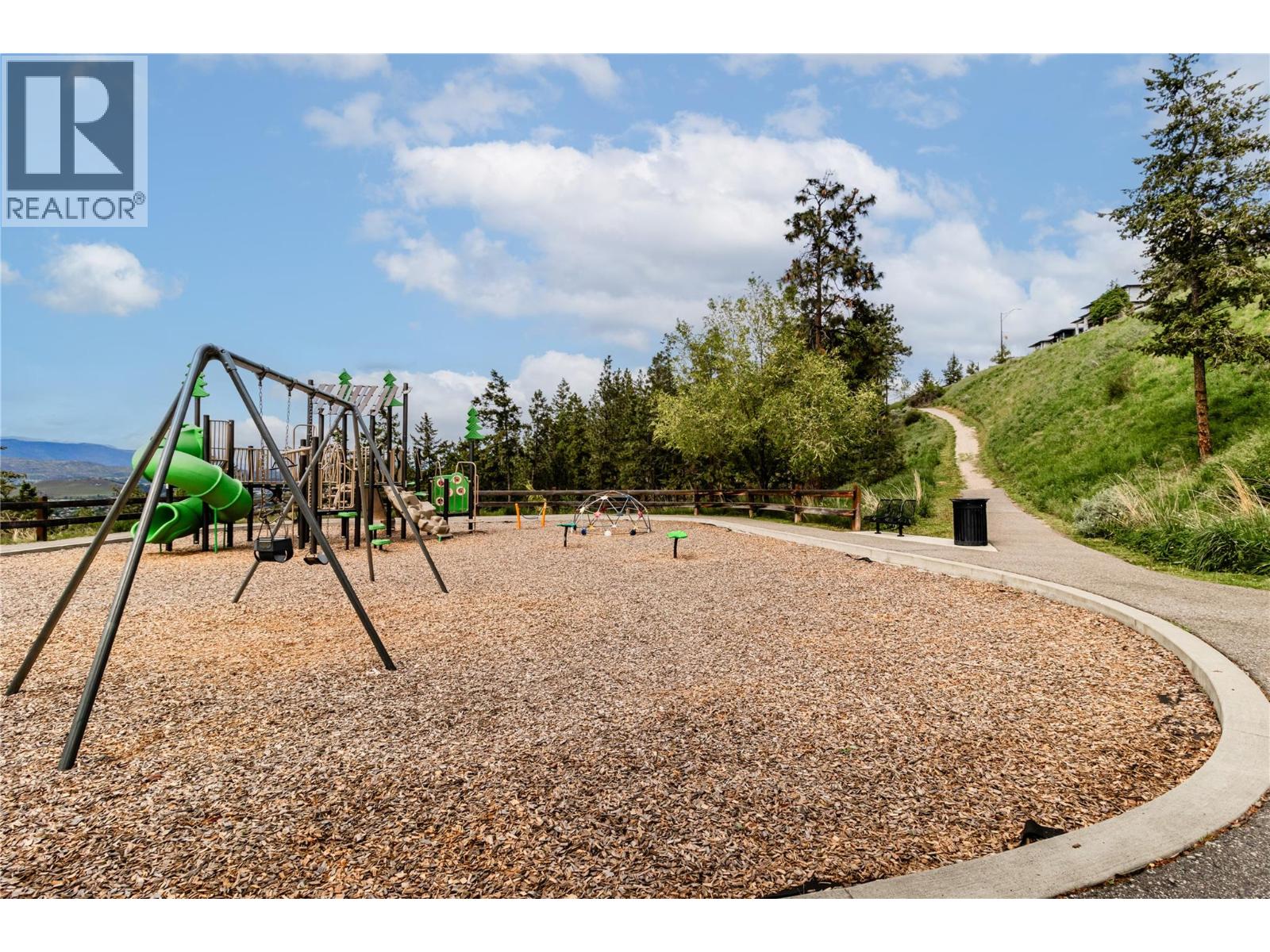 Picture for 1084 Hume  Avenue https://www.cirrealty.ca/reb/bc/4/10365394_79.jpg