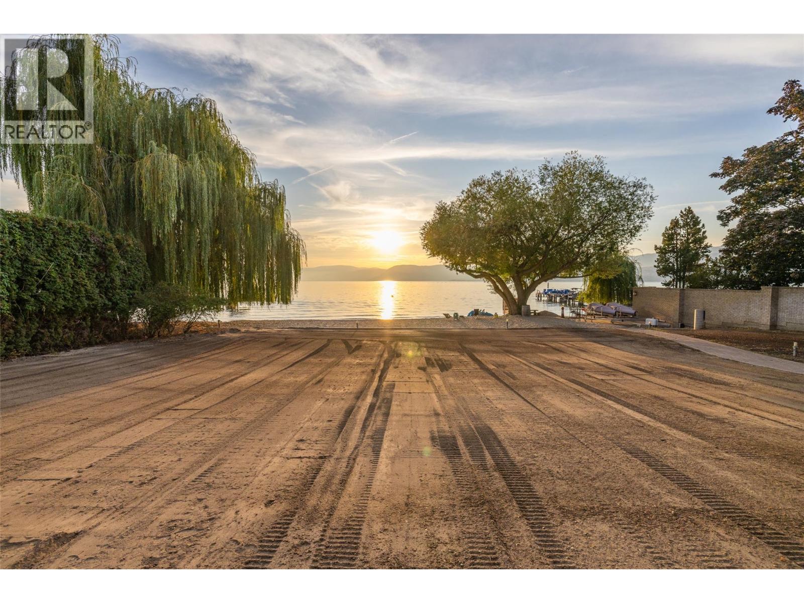Picture for 4614 Fuller  Road https://www.cirrealty.ca/reb/bc/4/10365464_11.jpg