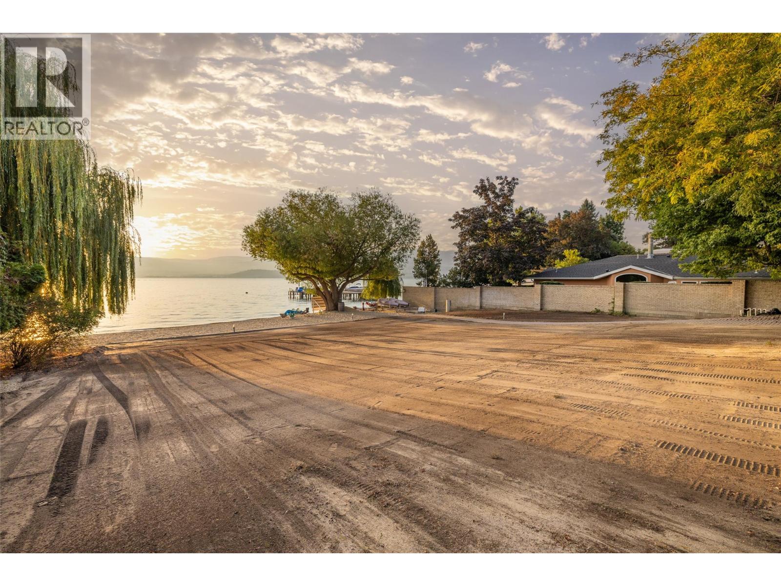 Picture for 4614 Fuller  Road https://www.cirrealty.ca/reb/bc/4/10365464_12.jpg