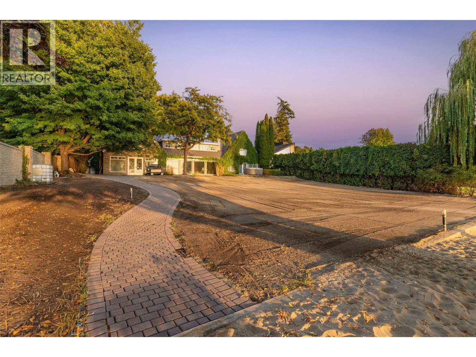 Picture for 4614 Fuller  Road https://www.cirrealty.ca/reb/bc/4/10365464_18.jpg