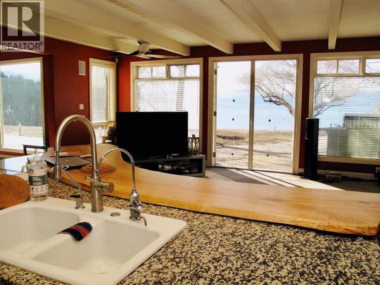 Picture for 4614 Fuller  Road https://www.cirrealty.ca/reb/bc/4/10365464_41.jpg