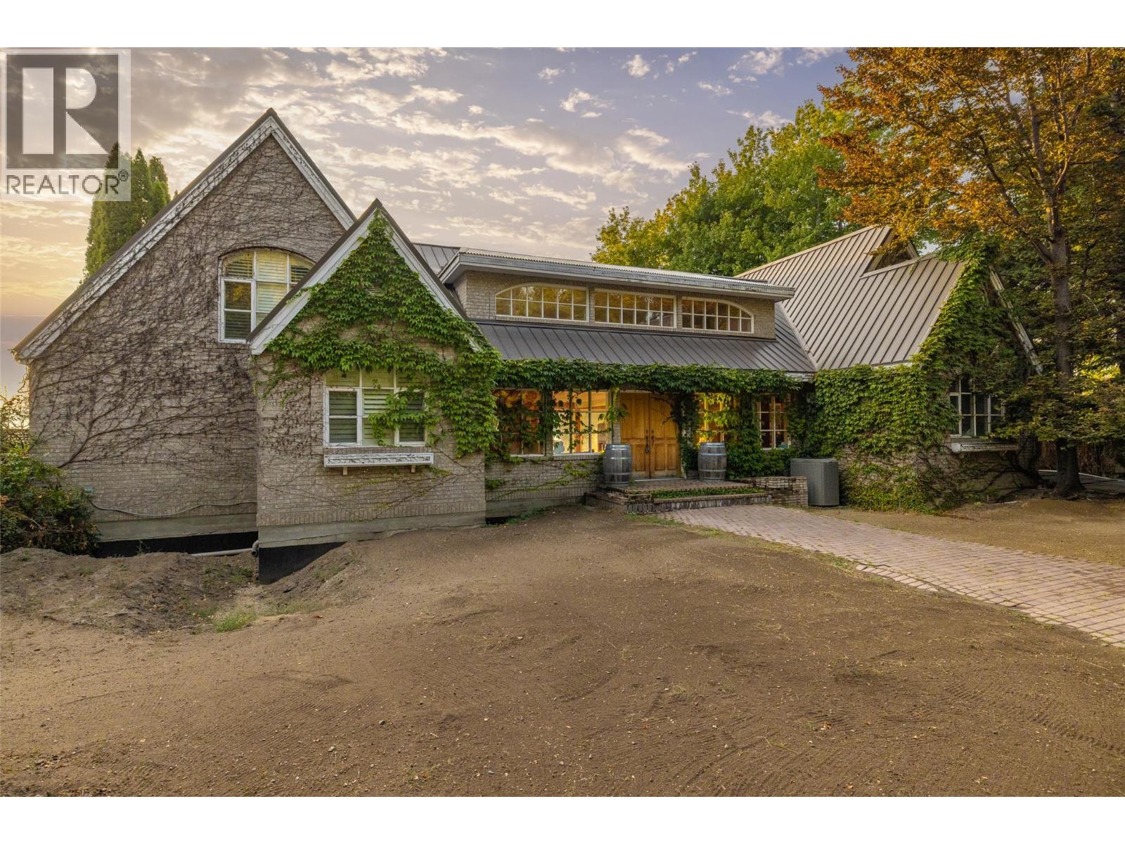Picture for 4614 Fuller  Road https://www.cirrealty.ca/reb/bc/4/10365464_5.jpg