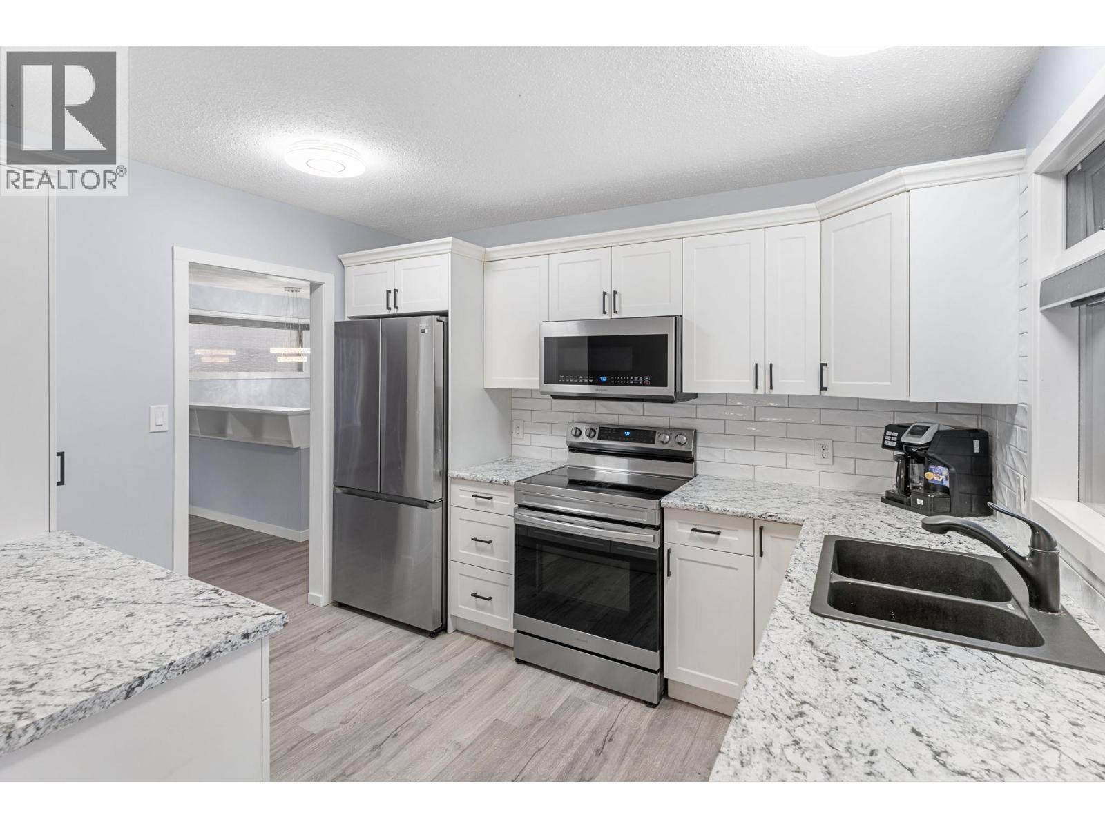 Picture for 4611 Gordon  Drive https://www.cirrealty.ca/reb/bc/4/10365554_10.jpg