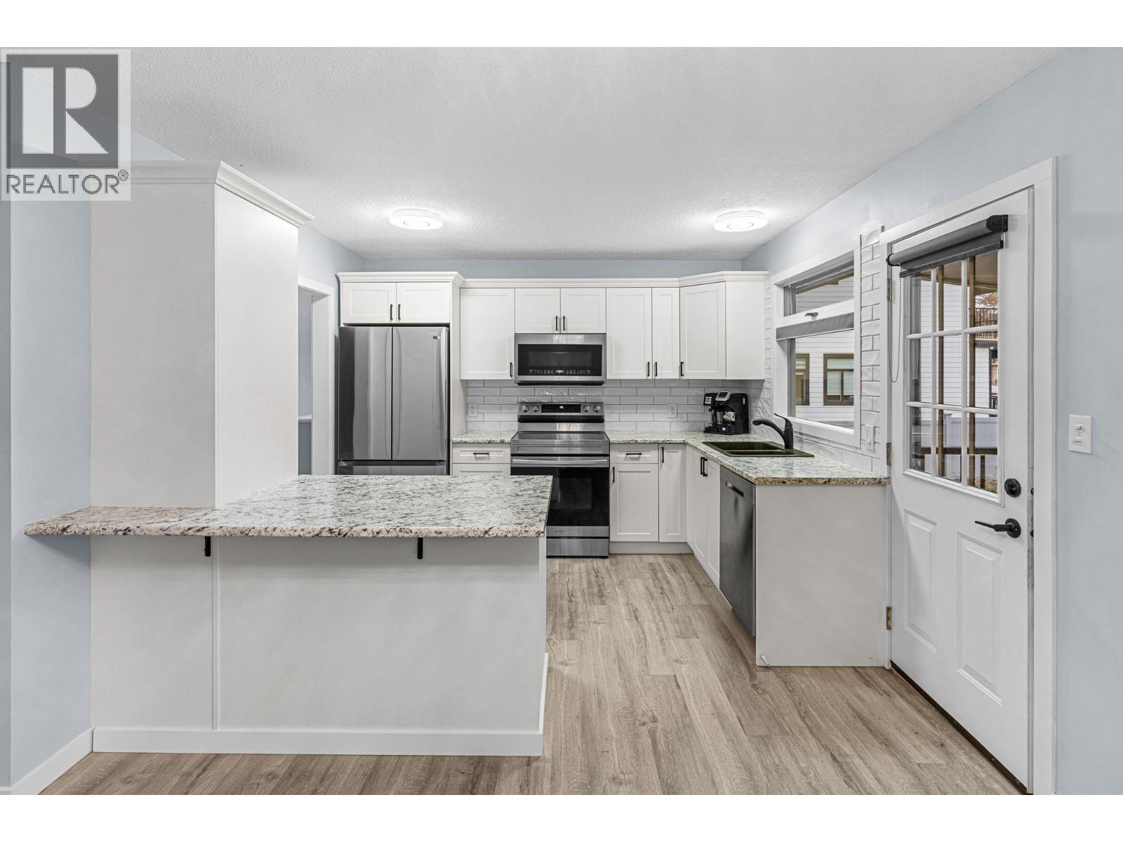 Picture for 4611 Gordon  Drive https://www.cirrealty.ca/reb/bc/4/10365554_8.jpg