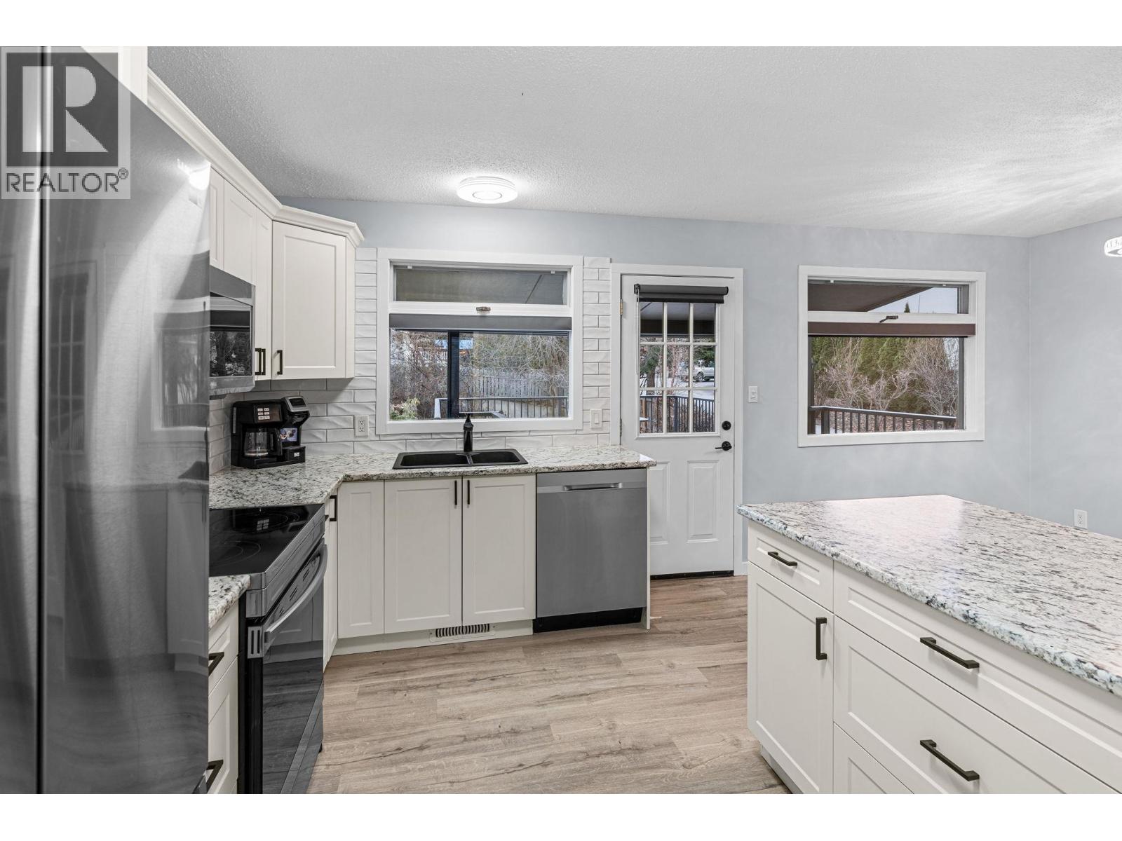 Picture for 4611 Gordon  Drive https://www.cirrealty.ca/reb/bc/4/10365554_9.jpg