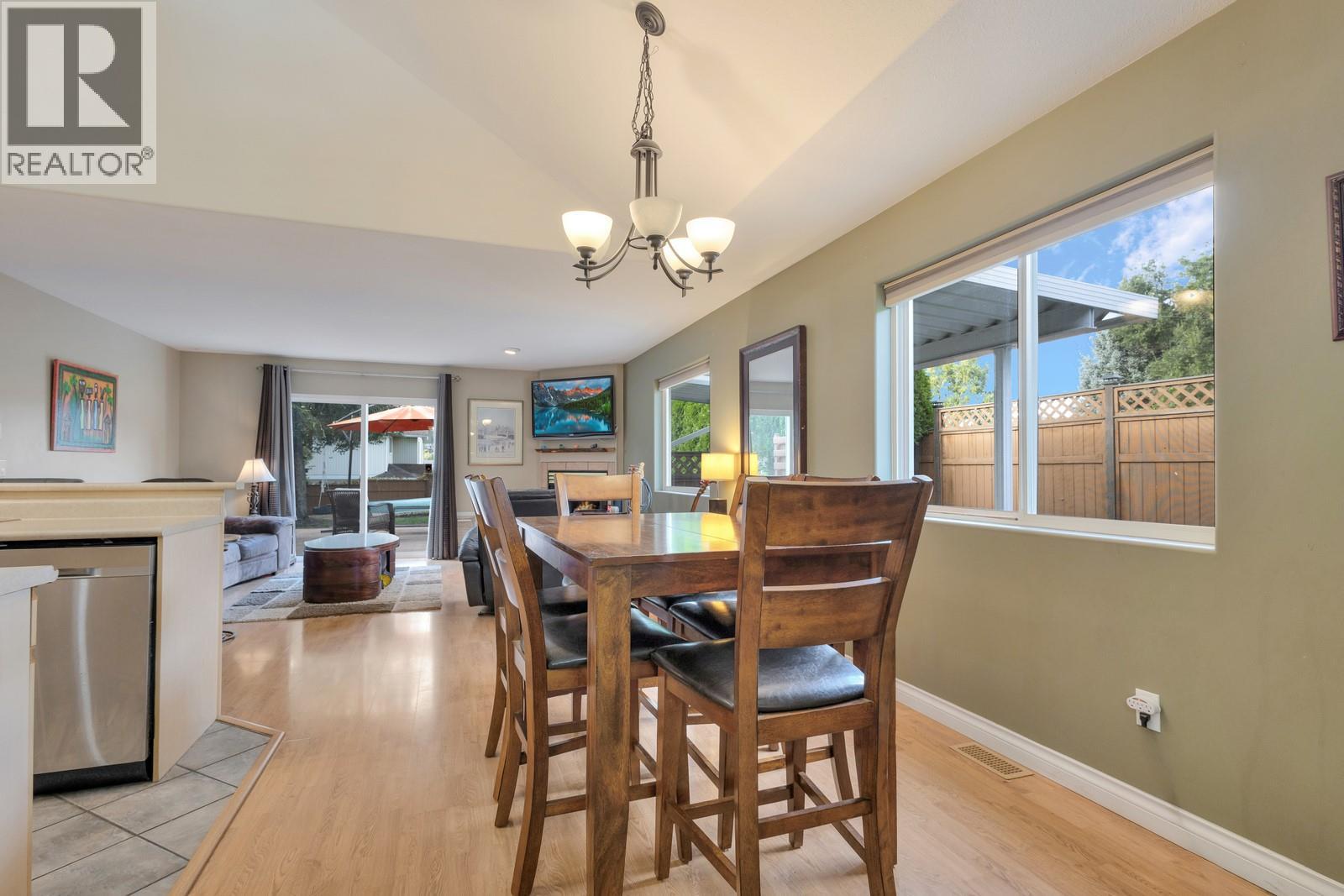 Picture for 100 Verna  Court https://www.cirrealty.ca/reb/bc/4/10365574_11.jpg