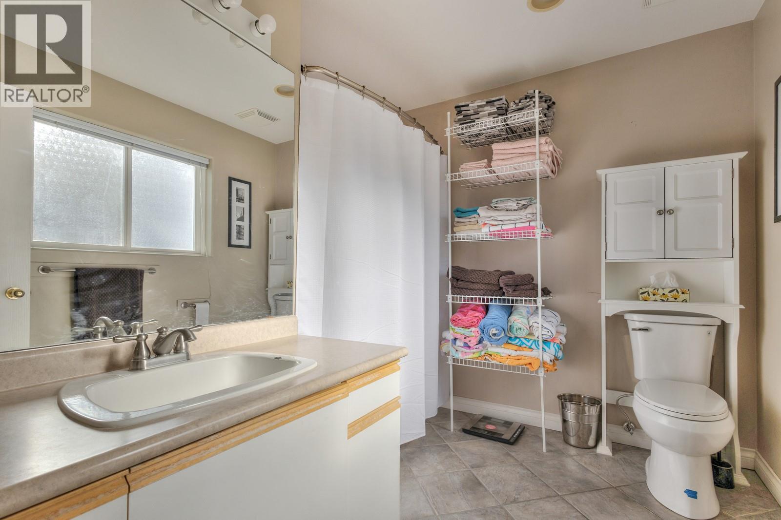 Picture for 100 Verna  Court https://www.cirrealty.ca/reb/bc/4/10365574_15.jpg