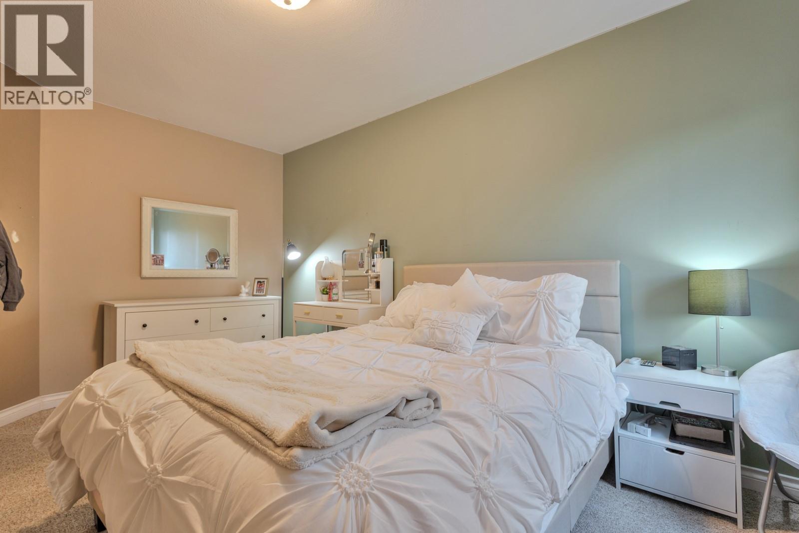 Picture for 100 Verna  Court https://www.cirrealty.ca/reb/bc/4/10365574_24.jpg