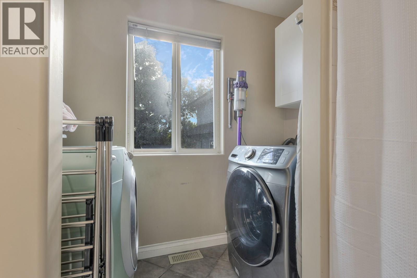 Picture for 100 Verna  Court https://www.cirrealty.ca/reb/bc/4/10365574_26.jpg