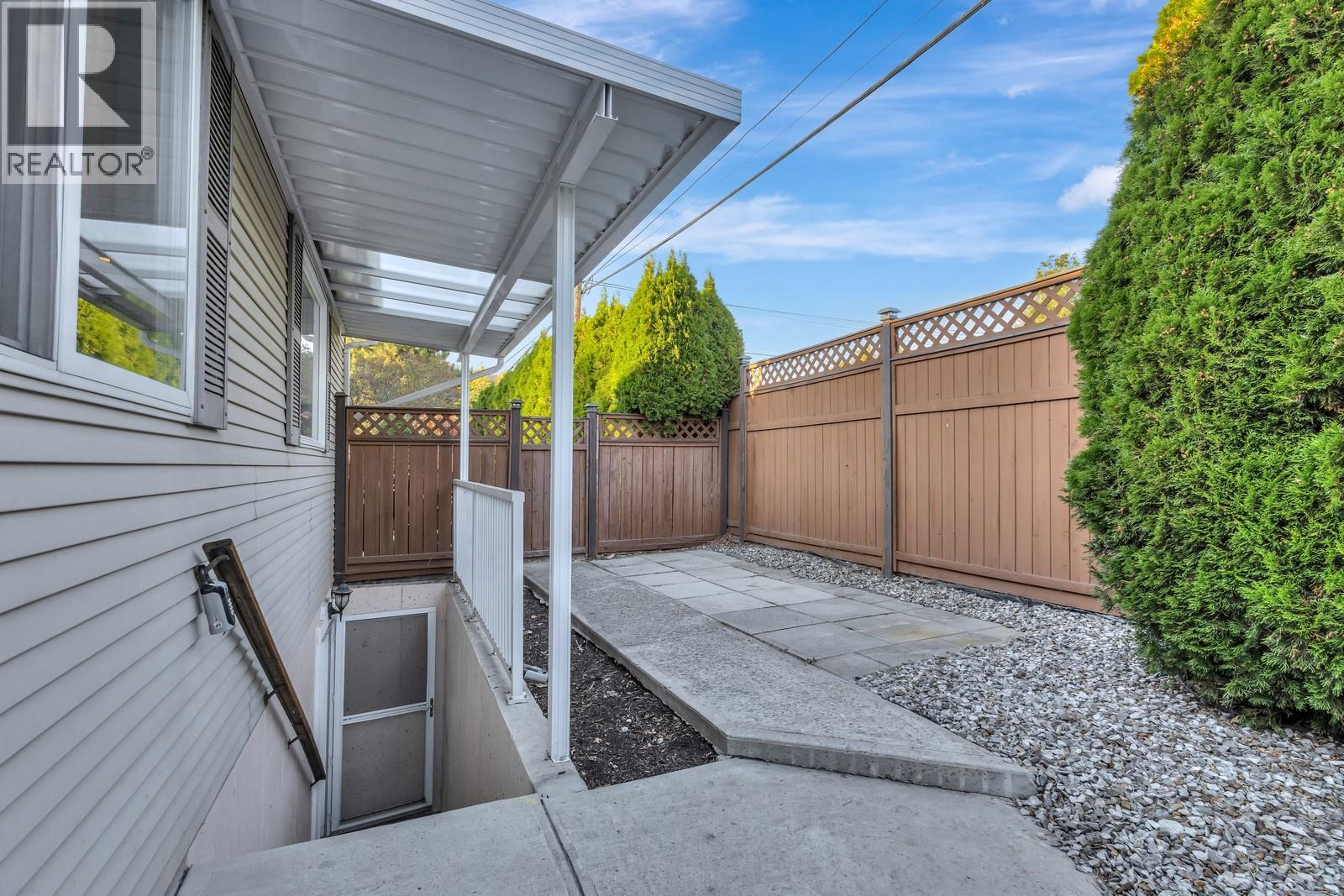 Picture for 100 Verna  Court https://www.cirrealty.ca/reb/bc/4/10365574_27.jpg