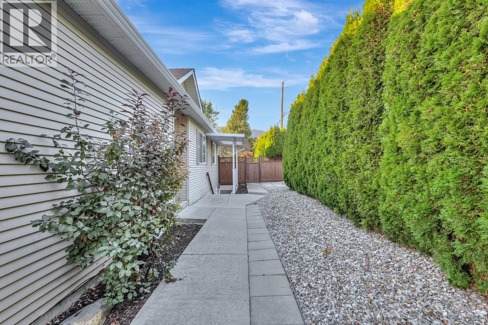 Picture for 100 Verna  Court https://www.cirrealty.ca/reb/bc/4/10365574_37.jpg