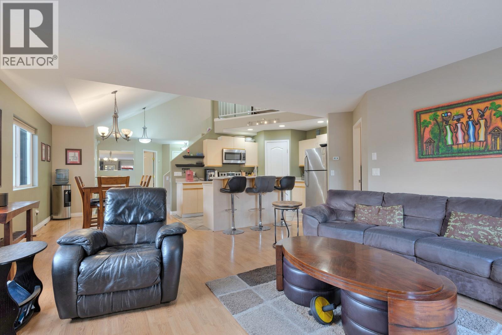 Picture for 100 Verna  Court https://www.cirrealty.ca/reb/bc/4/10365574_7.jpg