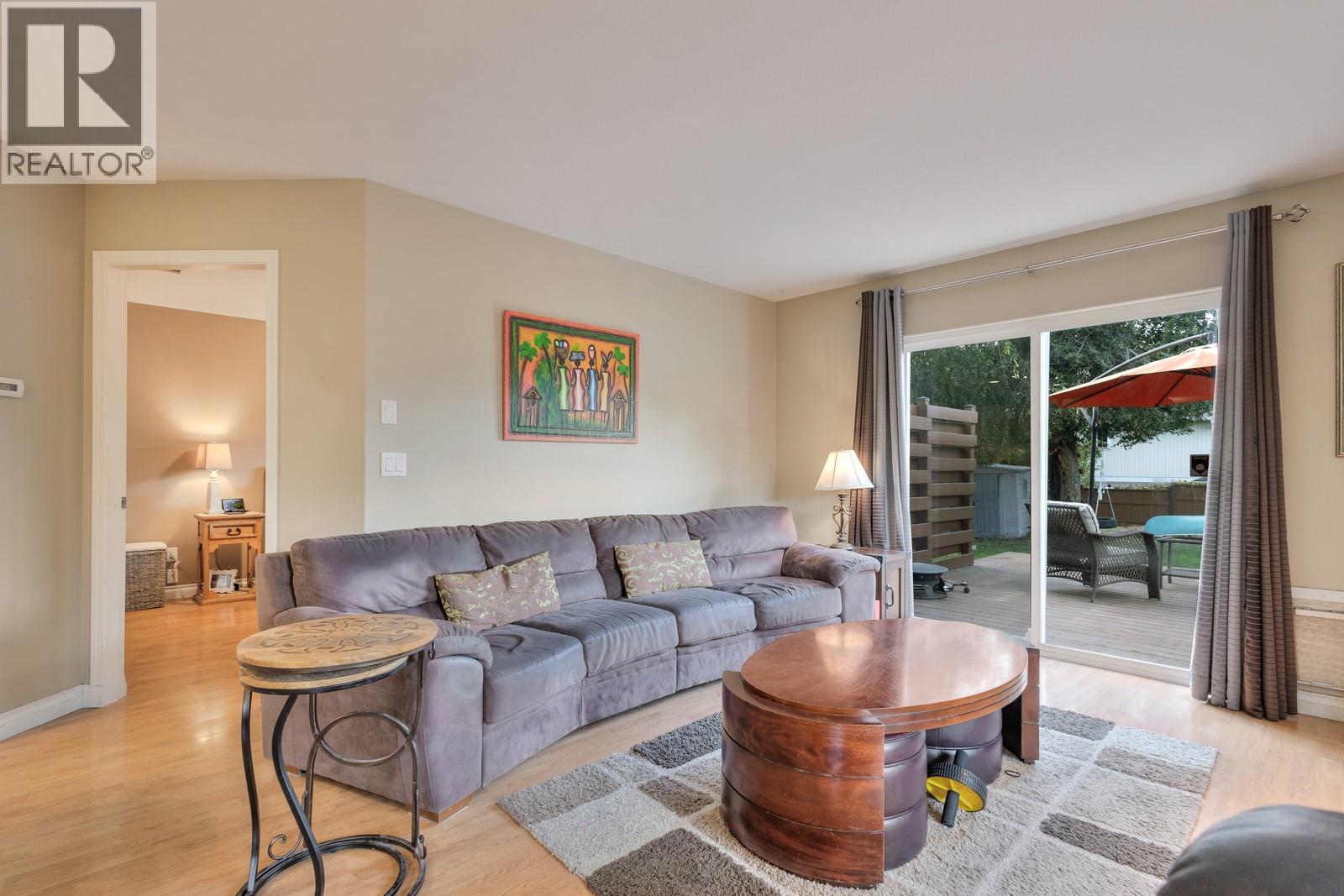 Picture for 100 Verna  Court https://www.cirrealty.ca/reb/bc/4/10365574_8.jpg