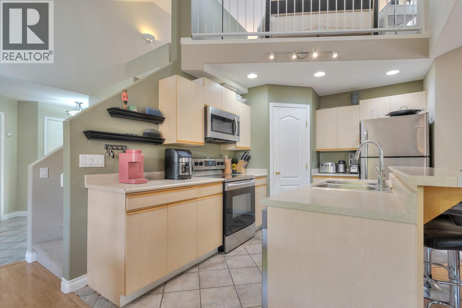 Picture for 100 Verna  Court https://www.cirrealty.ca/reb/bc/4/10365574_9.jpg