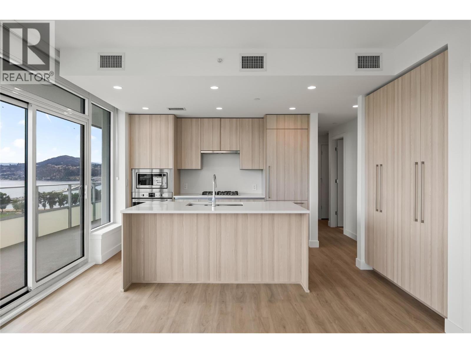 Picture for Unit #1704, 238 Leon  Avenue