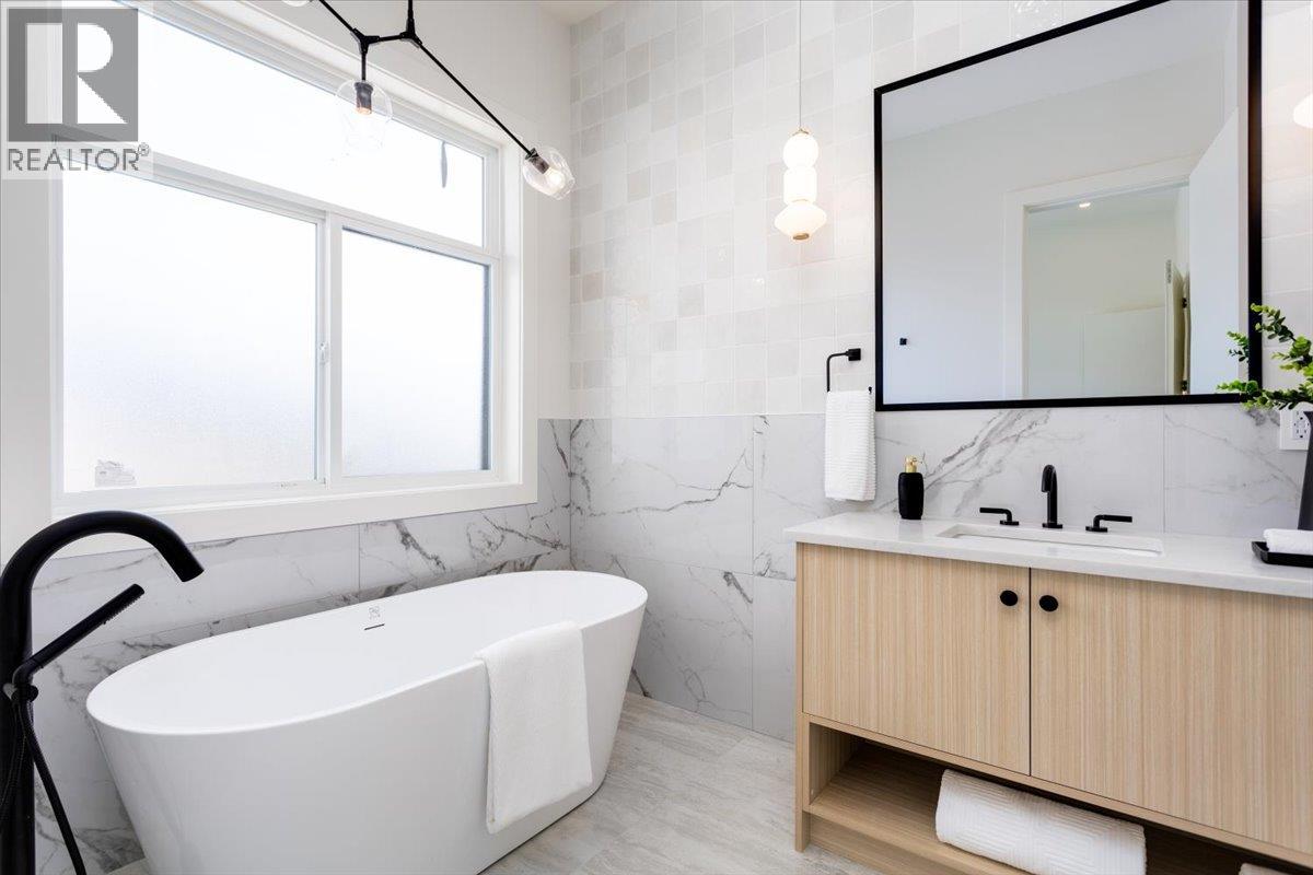 Picture for 913 Carnoustie  Drive https://www.cirrealty.ca/reb/bc/4/10365724_29.jpg