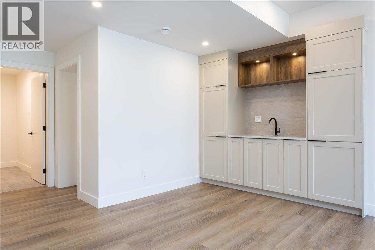 Picture for 913 Carnoustie  Drive https://www.cirrealty.ca/reb/bc/4/10365724_44.jpg