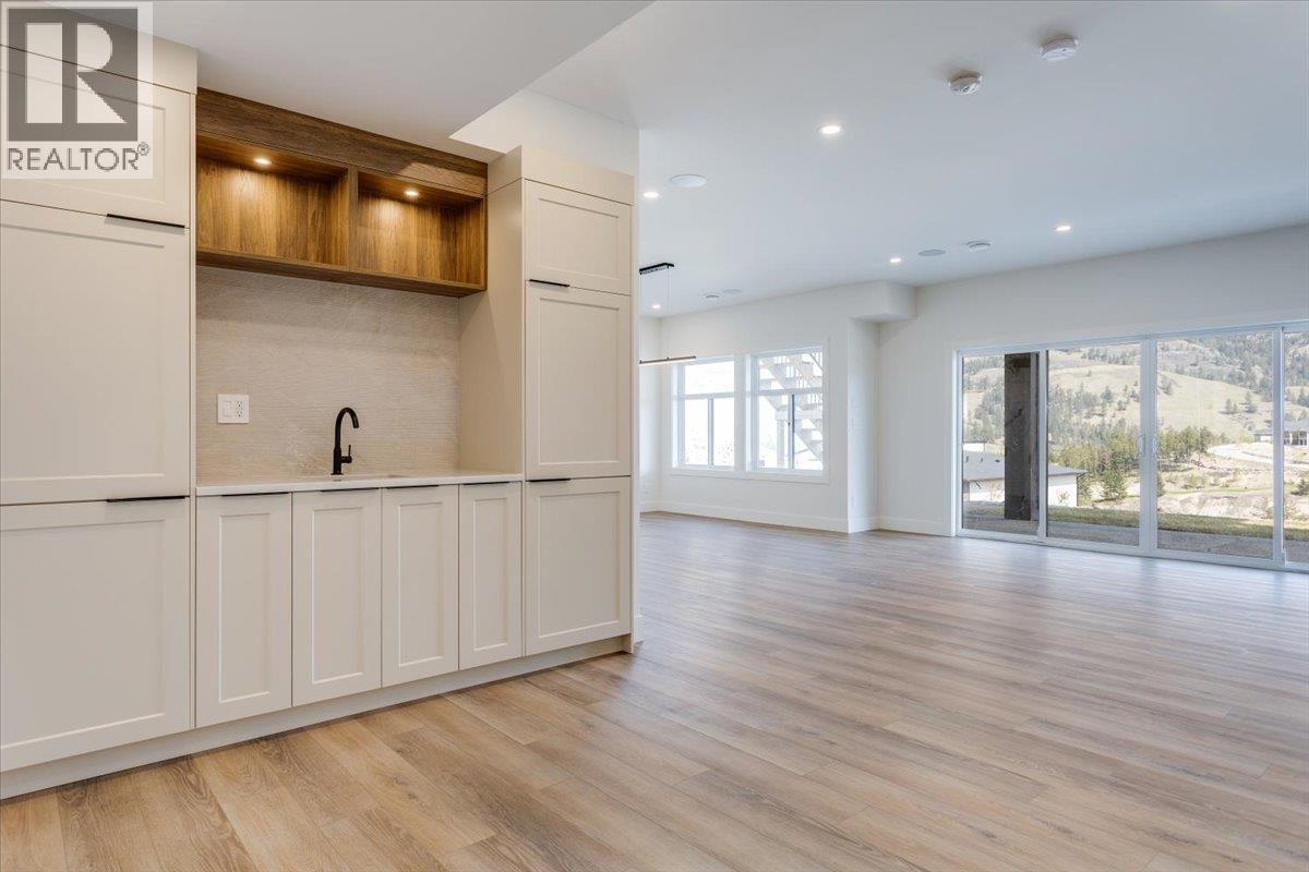 Picture for 913 Carnoustie  Drive https://www.cirrealty.ca/reb/bc/4/10365724_45.jpg