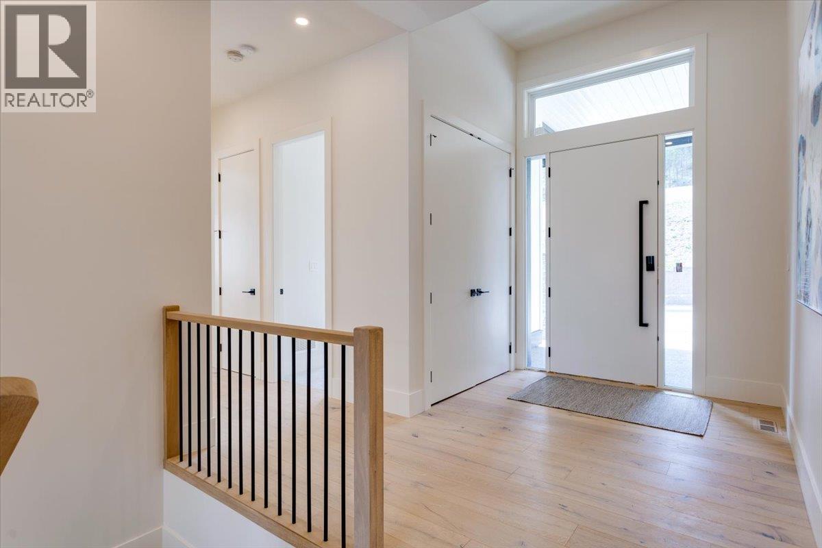Picture for 913 Carnoustie  Drive https://www.cirrealty.ca/reb/bc/4/10365724_7.jpg